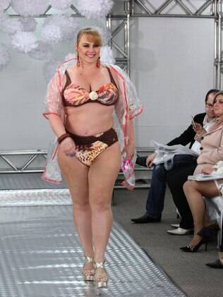 Ex-Paquita Pituxita, Ana Paula Almeida estreia na passarela como modelo plus size