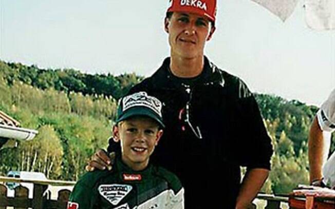 Fã declarado de Michael Schumacher, Vettel tirou foto com o ídolo quando ainda era uma criança. Foto: Reprodução