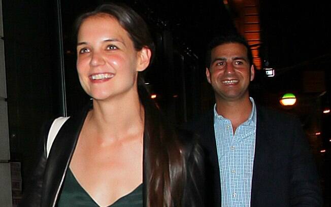 Katie Holmes deixando um restaurante em Nova York