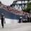 Pastor Maldonado volta a pé para os boxes, depois de também bater sua Williams em Montreal. Foto: Getty Images