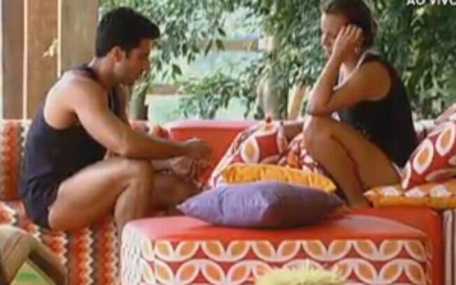 Dan conversou com Angelis na varanda
