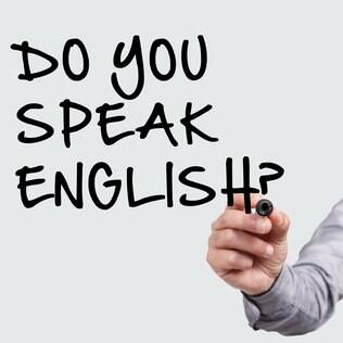 Estudantes e profissionais brasileiros enfrentam o desafio no domínio do inglês