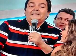 Faustão reclama ao vivo de mosquitos no estúdio da Globo