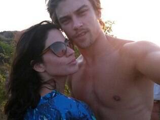 Raphael Sander e Carol Castro nas férias em Fernando de Noronha
