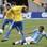 Mascherano acerta carrinho em Oscar . Foto: AP