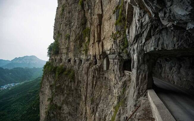 O túnel de Guoliang tem apenas 1,2 km. Mas são 1,2 km de passagem apertada sob uma montanha sem iluminação alguma.