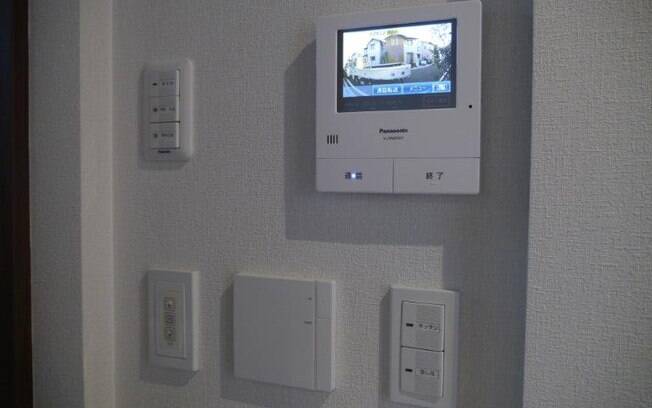 Centrais de automação controlam a luminosidade, a temperatura dos ambientes e o consumo energético de toda a casa