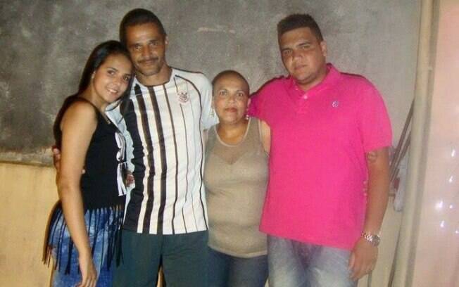 Ivonete com o marido e os filhos Ivonete com o marido e os filhos