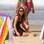 Claudia Abreu se divertiu com a familia nas areias da praia do Leblon, no Rio de Janeiro. Foto: AgNews