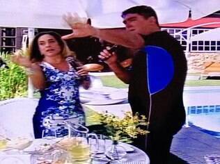 'Zeca Camargo, coloca logo uma burca pra entrar na piscina', disse internauta