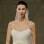 Alças com pedraria, em vestido de Carolina Herrera. Foto: Divulgação