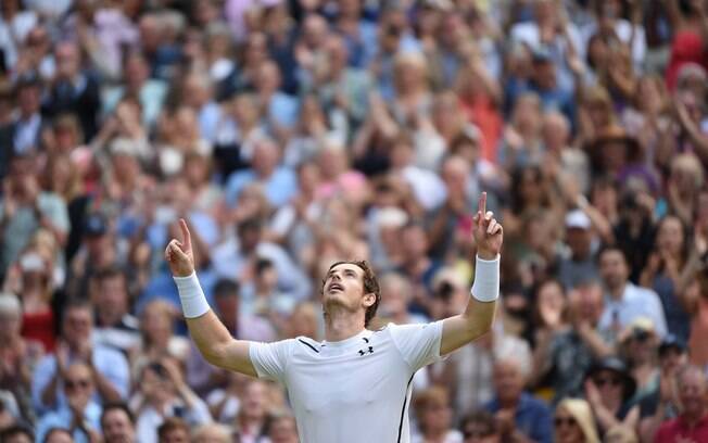 Andy Murray superou Tomas Berdych por 3 sets a 0 e vai tentar o bi em Wimbledon Andy Murray superou Tomas Berdych por 3 sets a 0 e vai tentar o bi em Wimbledon