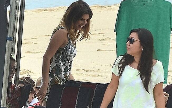 Fernanda Paes Leme participou de filmagens em uma praia do Rio de Janeiro na tarde de domingo (15)