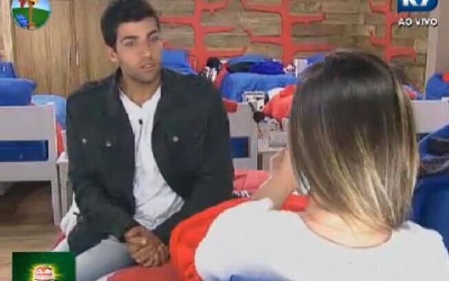 Diego Pombo e Nicole Bahls discutem