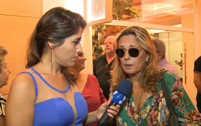 'Isso é uma coisa natural e não estou preocupada com o que os outros pensam', diz atriz Maria Zilda sobre casamento com arquiteta em entrevista ao TV Fama