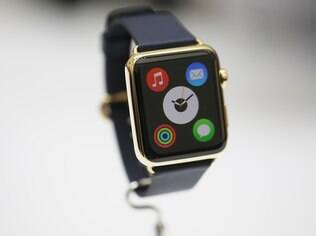 Apple Watch chega às lojas em abril