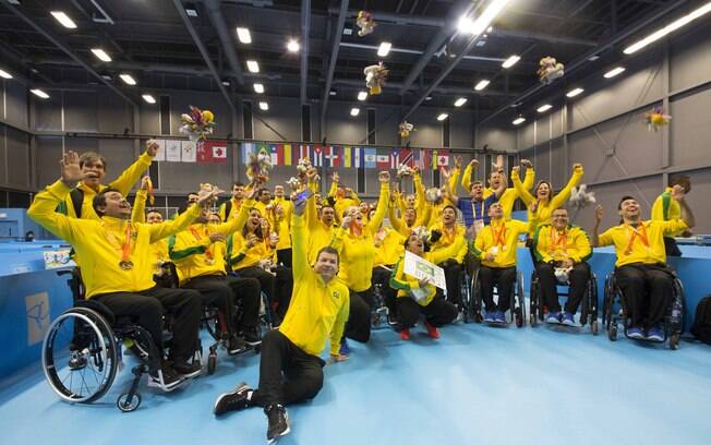 Equipe do tênis de mesa comemora o desempenho no Parapan 2015, o melhor da história