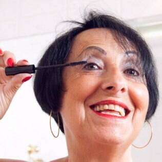 Conceição Carboni, 68 anos, consome produtos de beleza importados