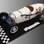 A miniatura do carro de corrida também é feita de bolo no Debbie Does Cakes. Foto: Divulgação