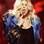 A cantora Fergie abusa dos nail rings no palco, combinando com o visual roqueiro. Foto: Getty Images