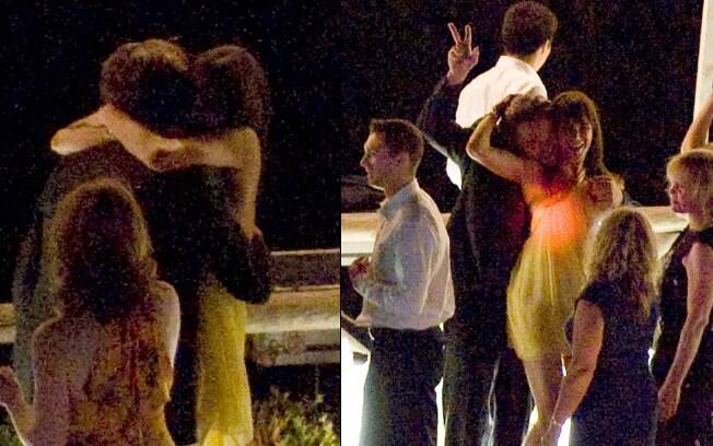 Com uma das acompanhantes, Leonardo DiCaprio até trocou abraços e dançinhas com o corpo colado