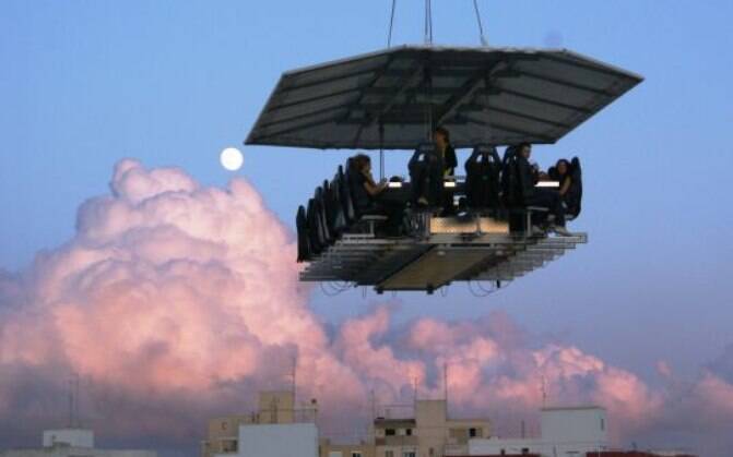 A emoção de jantar a 50 metros de altura