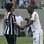 Ex-companheiros no Milan, Ronaldinho Gaúcho e Seedorf se cumprimentam no duelo entre Atlético-MG e Botafogo. Foto: Futura Press