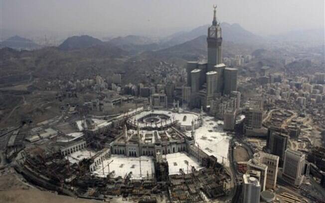 Imagem aérea da Grande Mesquita de Mina após os pisoteamentos: tragédias frequentes