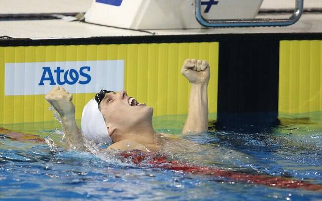 Henrique Rodrigues se emociona com ouro no 400m medley. Foto: Satiro Sodre/SSPress