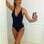 Luciana Gimenez imita a pose de Sônia Abrão, que ficou famosa nas redes sociais. Foto: Reprodução/Instagram