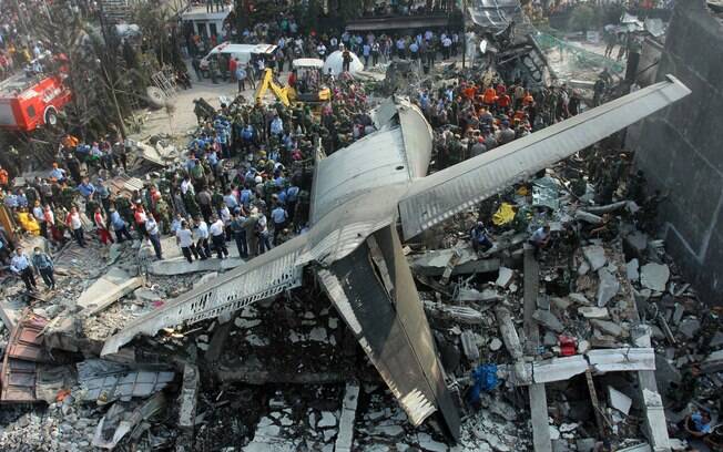 Autoridades acreditam que nenhum dos passageiros do Hércules C-130 sobreviveu