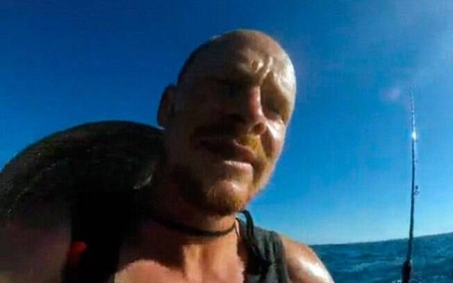 Americano que pescava em caiaque comemorou após encontro: 'Mark:1 Tubarão:0'