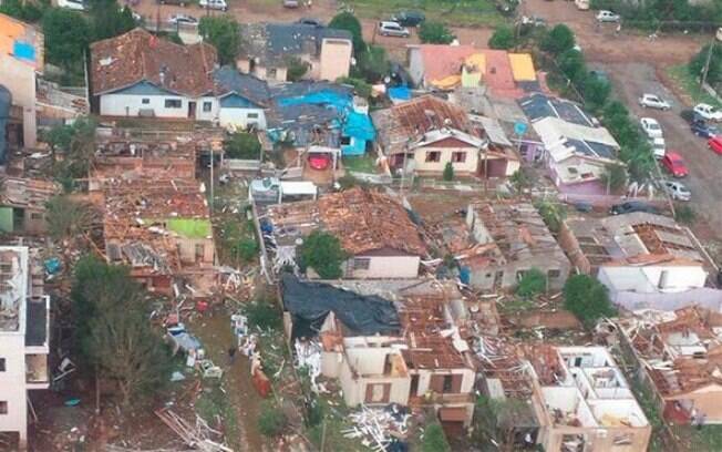 Imagem aérea mostra destruição causada pelo tornado que atingiu Xanxerê (SC) na tarde de 20.4.15. Foto: Divulgação/Corpo de Bombeiros Militar de Santa Catarina