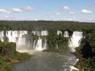 Cataratas do Iguaçu por terra e água