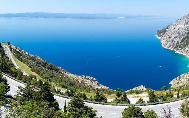 Um dos locais mais procurados do Leste Europeu, a Adriatic Highway tem uma linda vista do Mar Adriático.