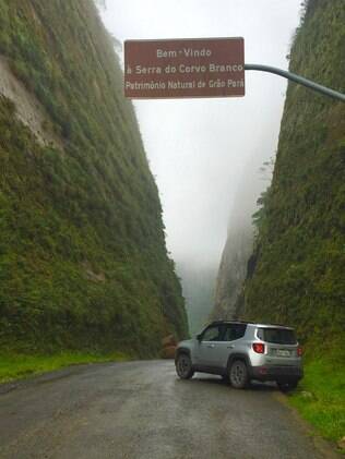 Início da Serra do Corvo Branco. Repare nos paredões de 90 metros de altura