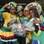 Mulheres posam ao chegar no Estádio Soccer City . Foto: AP
