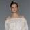 Se a noiva não tem uma personalidade tão recatada, é melhor investir em um acessório que possa ser tirado durante a festa. De Franc Sarabia. Foto: Divulgação/Barcelona Bridal Week
