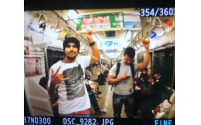 No Japão, Caio Castro escolheu o metrô
