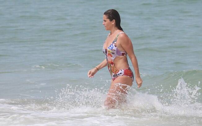 Giovanna Antonelli treina na praia