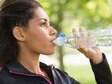 Cinco benefícios de beber água em jejum