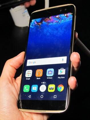 Aparelho topo de linha da Alcatel, Idol 4 ganhou acabamento em alumínio