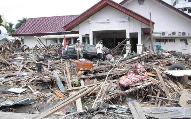 Restos de casa em Aceh, Indonésia, um ano após tsunami (arquivo). Foto: Wikimedia Commons