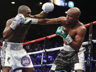 'Money' vence sua 49ª luta invicto