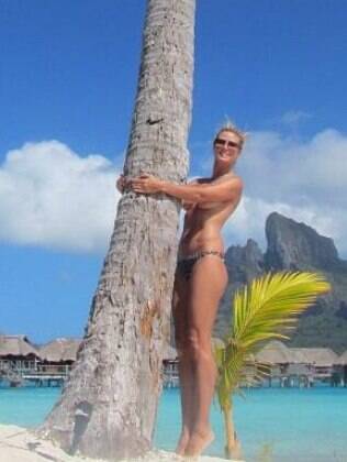 Heidi Klum em foto recente de topless em Bora Bora, na Polinésia