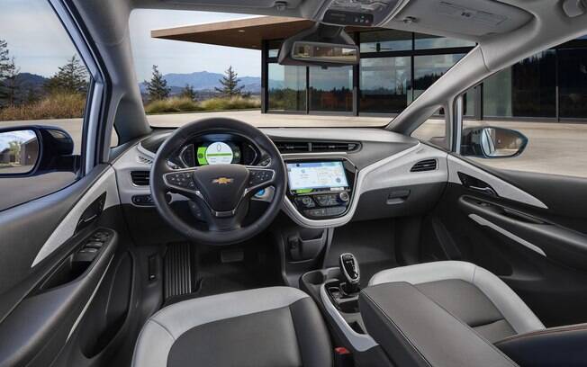 Compacto com ares de minivan, o Chevrolet Bolt tem um porta-malas com capacidade para 481 litros. Compacto com ares de minivan, o Chevrolet Bolt tem um porta-malas com capacidade para 481 litros.