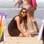 Claudia Abreu se divertiu com a familia nas areias da praia do Leblon, no Rio de Janeiro. Foto: AgNews
