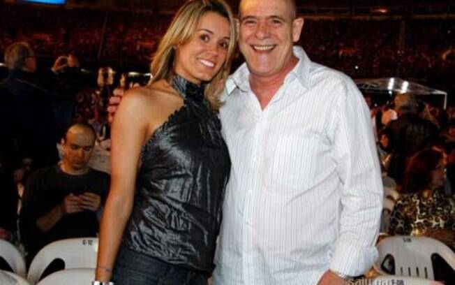 37 ANOS: José de Abreu (69 anos) e Camila Mosquella (32). Foto Agnews