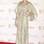 A apresentadora Fearne Cotton combinou o vestido metalizado com sandália mais escura e pesada. Uma boa alternativa para fugir da opção monocromática. Foto: Getty Images