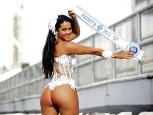Aline Bernardes, a Passista iG 2012 de São Paulo